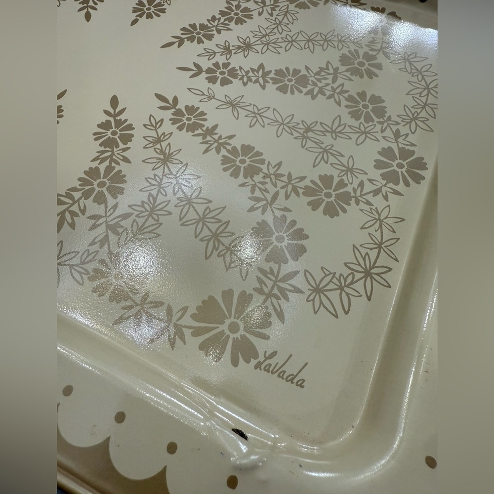 ❤️SOLD❤️ Vintage MCM Metal Lap TV Trays Gold Floral Print Set of 2 La Vada 1960s - Picture 3 of 4